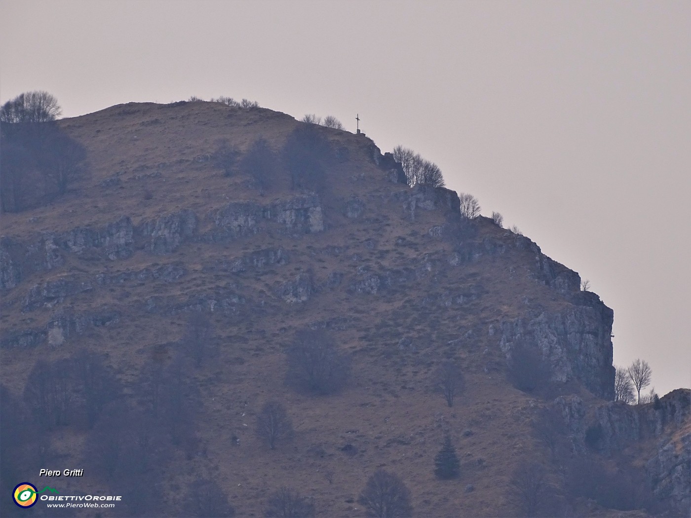 69 Dal Molinasco (1179 m) zoom sul Pizzo Grande (1574 m) appena salito.JPG